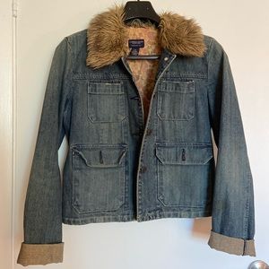 Denim jacket with faux fur collar (M)